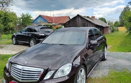 Mercedes-Benz E-Класс, 2011 год, 1 850 000 рублей, 4 фотография