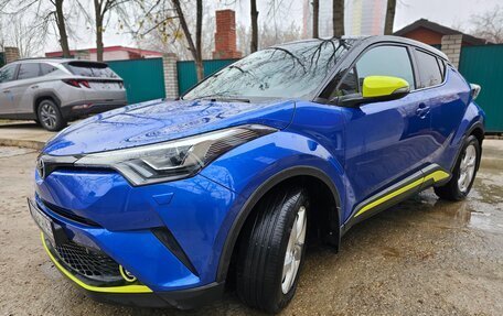 Toyota C-HR I рестайлинг, 2018 год, 2 590 000 рублей, 6 фотография