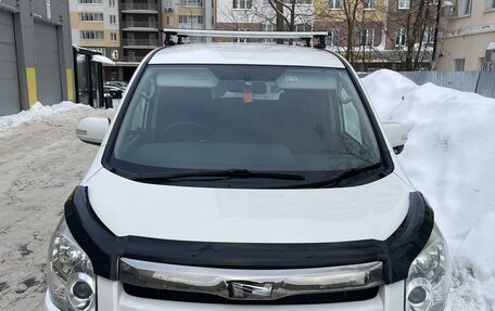 Toyota Noah III, 2008 год, 1 850 000 рублей, 2 фотография