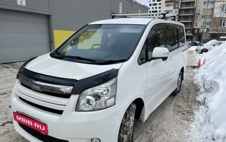 Toyota Noah III, 2008 год, 1 850 000 рублей, 3 фотография