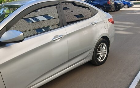 Hyundai Solaris II рестайлинг, 2012 год, 730 000 рублей, 2 фотография