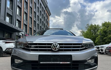 Volkswagen Passat B8 рестайлинг, 2019 год, 3 390 000 рублей, 2 фотография