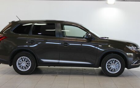 Mitsubishi Outlander III рестайлинг 3, 2016 год, 1 749 000 рублей, 4 фотография