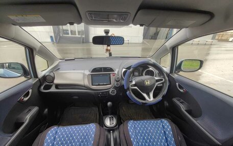 Honda Fit III, 2010 год, 850 000 рублей, 4 фотография