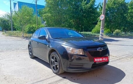 Chevrolet Cruze II, 2010 год, 695 000 рублей, 3 фотография