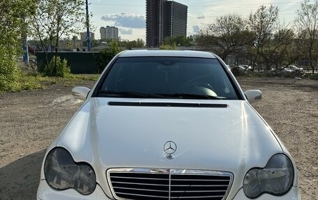 Mercedes-Benz C-Класс, 2004 год, 600 000 рублей, 2 фотография