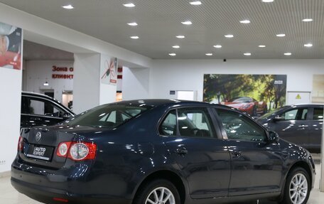 Volkswagen Jetta VI, 2010 год, 549 000 рублей, 2 фотография