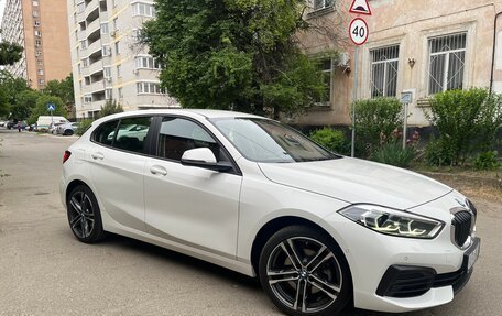 BMW 1 серия, 2020 год, 2 890 000 рублей, 2 фотография