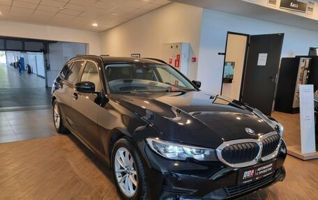BMW 3 серия, 2019 год, 2 930 000 рублей, 5 фотография