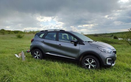 Renault Kaptur I рестайлинг, 2018 год, 1 560 000 рублей, 2 фотография