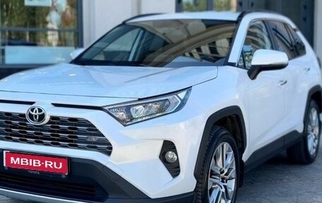 Toyota RAV4, 2020 год, 3 590 000 рублей, 6 фотография