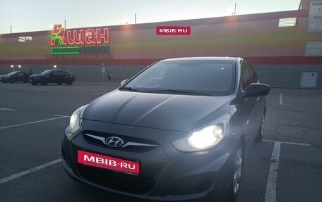 Hyundai Solaris II рестайлинг, 2013 год, 770 000 рублей, 2 фотография