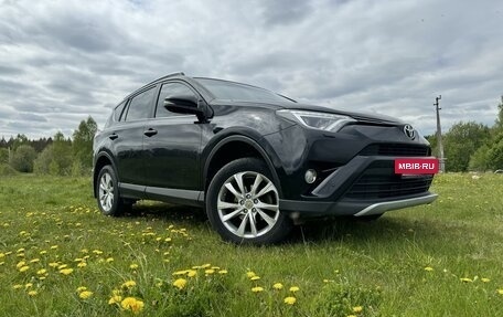 Toyota RAV4, 2018 год, 2 490 000 рублей, 2 фотография