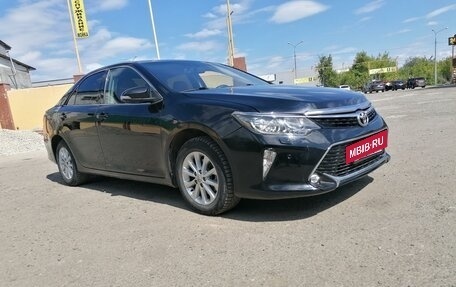 Toyota Camry, 2017 год, 1 799 000 рублей, 2 фотография