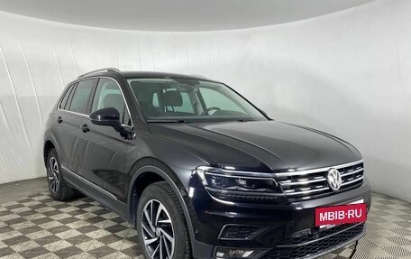 Volkswagen Tiguan II, 2018 год, 3 020 000 рублей, 3 фотография