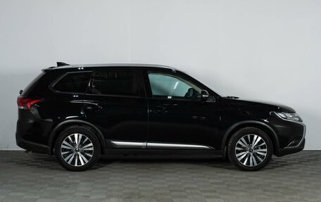 Mitsubishi Outlander III рестайлинг 3, 2019 год, 2 579 000 рублей, 5 фотография