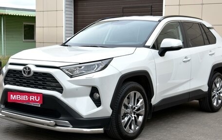 Toyota RAV4, 2020 год, 4 595 000 рублей, 2 фотография