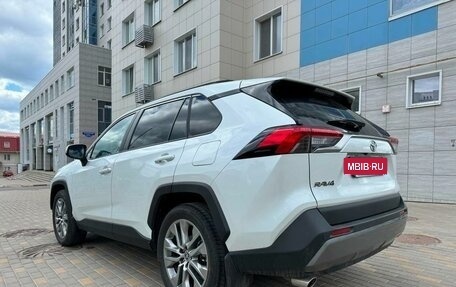 Toyota RAV4, 2021 год, 5 050 000 рублей, 4 фотография