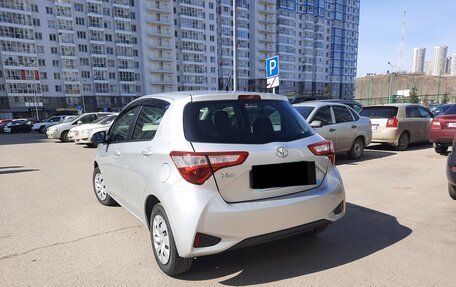 Toyota Vitz, 2018 год, 990 000 рублей, 5 фотография