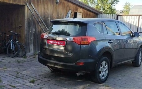 Toyota RAV4, 2015 год, 2 000 000 рублей, 2 фотография