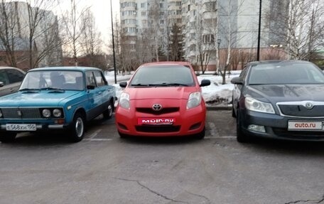 Toyota Yaris III рестайлинг, 2009 год, 489 000 рублей, 2 фотография