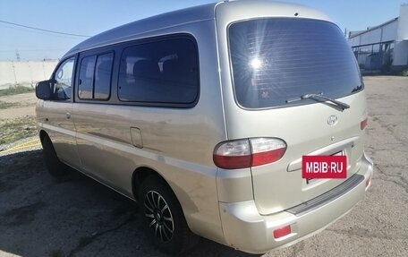 Hyundai H-1 II рестайлинг, 2005 год, 780 000 рублей, 2 фотография