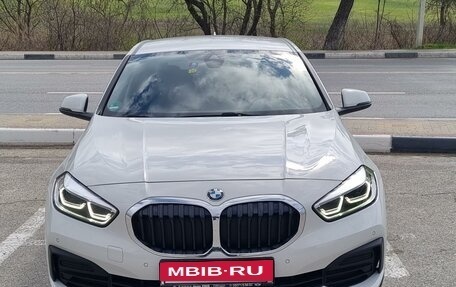 BMW 1 серия, 2020 год, 3 050 000 рублей, 2 фотография