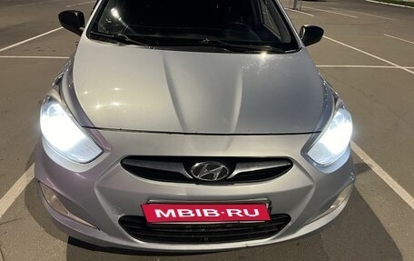 Hyundai Solaris II рестайлинг, 2011 год, 800 000 рублей, 1 фотография