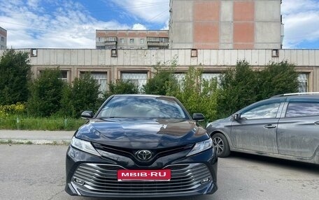 Toyota Camry, 2019 год, 2 950 000 рублей, 1 фотография