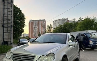 Mercedes-Benz C-Класс, 2004 год, 700 000 рублей, 1 фотография