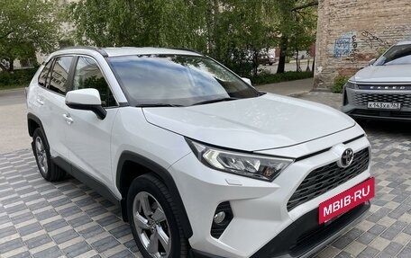 Toyota RAV4, 2020 год, 3 350 000 рублей, 3 фотография