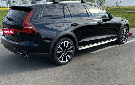 Volvo V60 Cross Country II, 2022 год, 3 610 000 рублей, 6 фотография