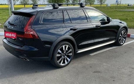 Volvo V60 Cross Country II, 2022 год, 3 610 000 рублей, 7 фотография