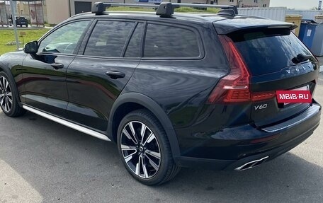 Volvo V60 Cross Country II, 2022 год, 3 610 000 рублей, 9 фотография