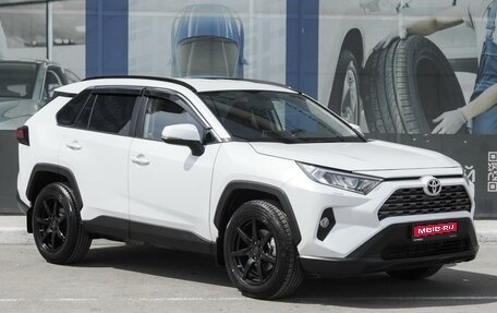 Toyota RAV4, 2021 год, 3 599 000 рублей, 1 фотография