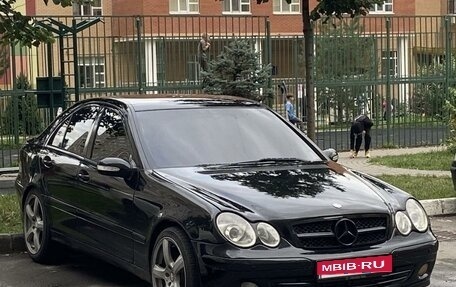 Mercedes-Benz C-Класс, 2004 год, 690 000 рублей, 1 фотография