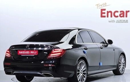 Mercedes-Benz E-Класс, 2019 год, 3 890 000 рублей, 4 фотография