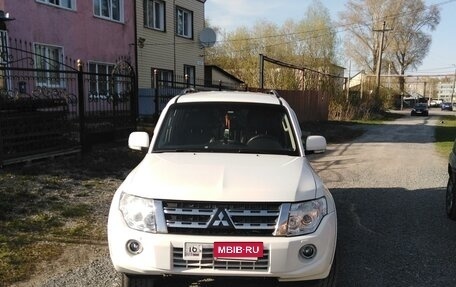 Mitsubishi Pajero IV, 2011 год, 2 200 000 рублей, 2 фотография