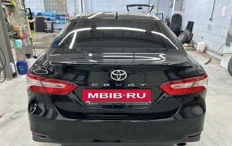 Toyota Camry, 2021 год, 3 300 000 рублей, 2 фотография