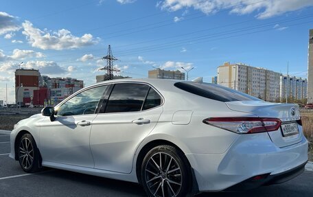 Toyota Camry, 2021 год, 3 650 000 рублей, 6 фотография