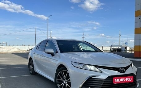 Toyota Camry, 2021 год, 3 650 000 рублей, 2 фотография