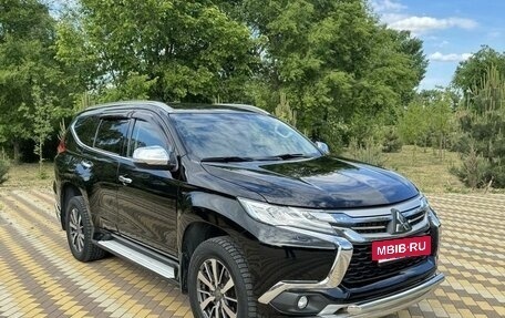 Mitsubishi Pajero Sport III рестайлинг, 2017 год, 2 990 000 рублей, 2 фотография