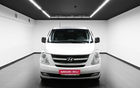 Hyundai H-1 II рестайлинг, 2010 год, 1 745 000 рублей, 3 фотография