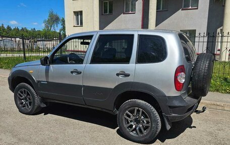 Chevrolet Niva I рестайлинг, 2010 год, 550 000 рублей, 1 фотография