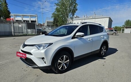 Toyota RAV4, 2018 год, 3 050 000 рублей, 2 фотография