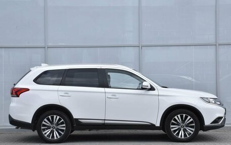 Mitsubishi Outlander III рестайлинг 3, 2019 год, 2 900 000 рублей, 3 фотография