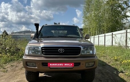 Toyota Land Cruiser 100 рестайлинг 2, 1999 год, 1 880 000 рублей, 3 фотография