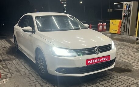 Volkswagen Jetta VI, 2011 год, 930 000 рублей, 2 фотография