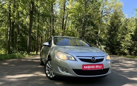 Opel Astra J, 2011 год, 765 000 рублей, 2 фотография