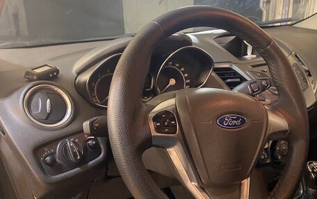 Ford Fiesta, 2015 год, 830 000 рублей, 4 фотография